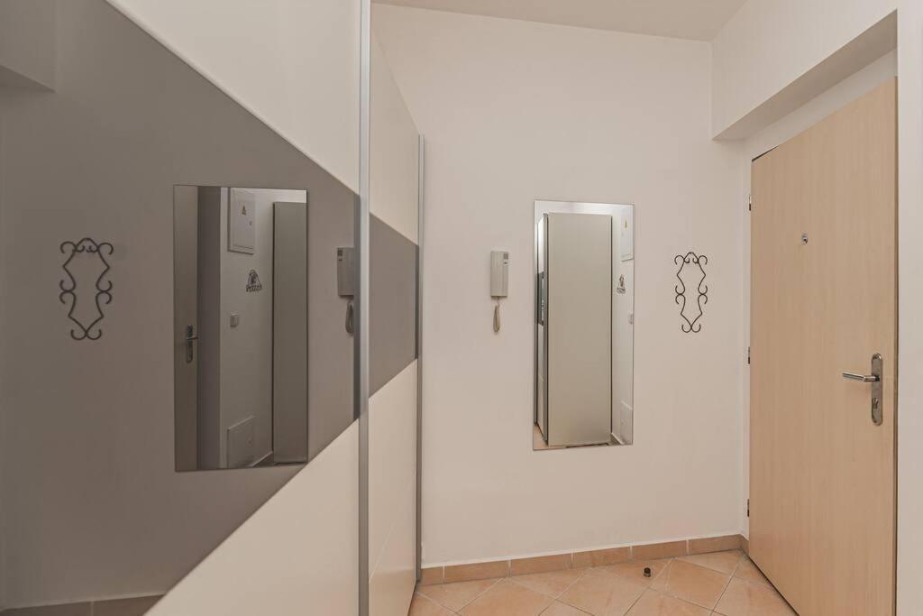 °°°Carolina'S Modern Apartment °°° Hradec Kralove Exterior foto